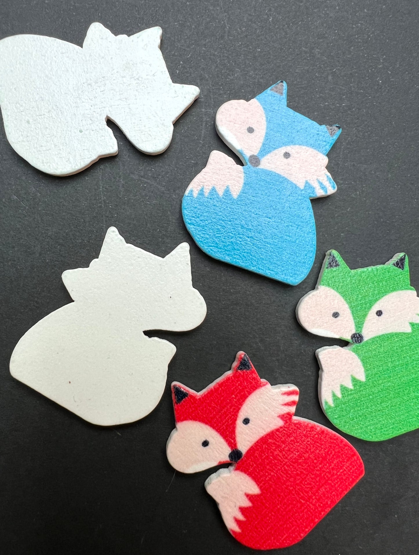 4 or 5 Wooden Flat Back 3.5cm Colourful Foxes