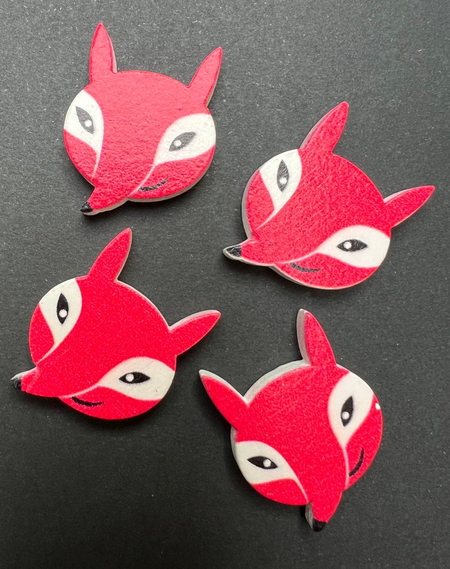 4 Wooden Flat Back 2.6cm Red Foxes