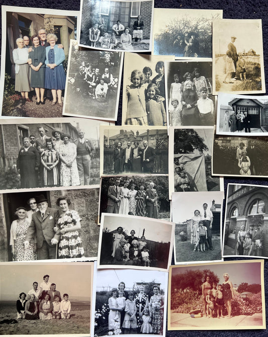 20 Lovely Old 1920s - 70s Family Photos (F13)