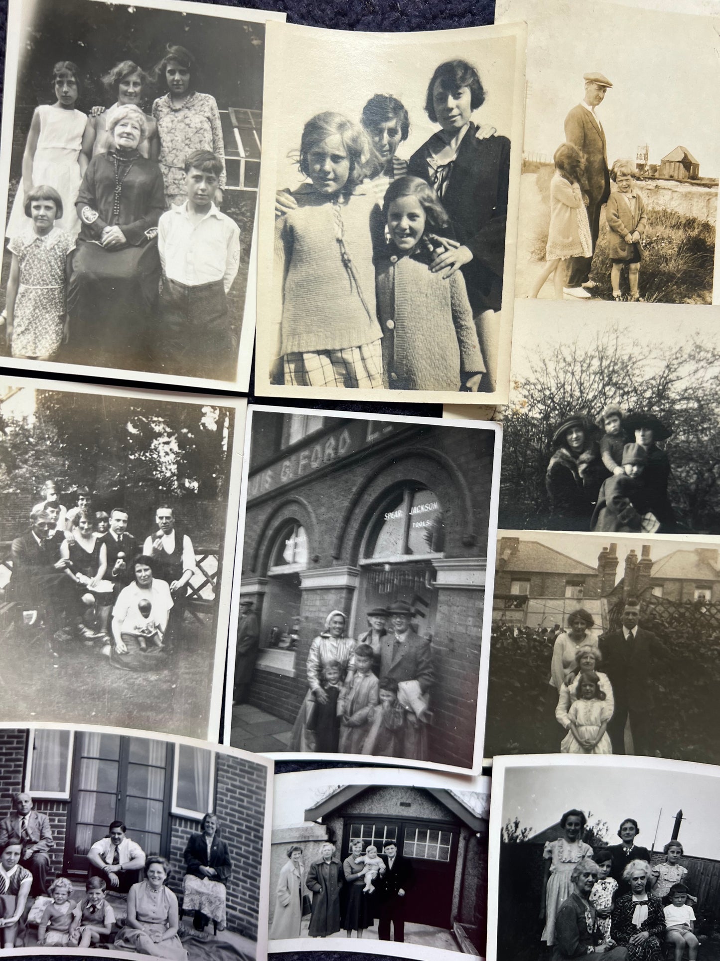 20 Lovely Old 1920s - 70s Family Photos (F13)