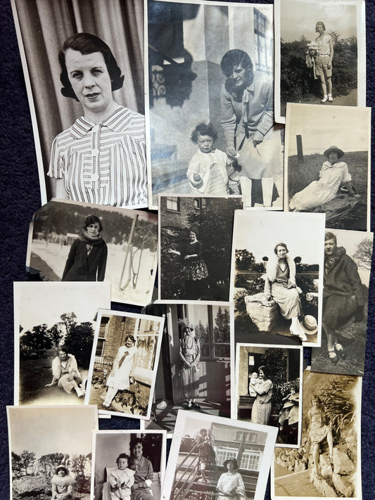 16 Photos of Women in the 1920s and 1930s  (F16)