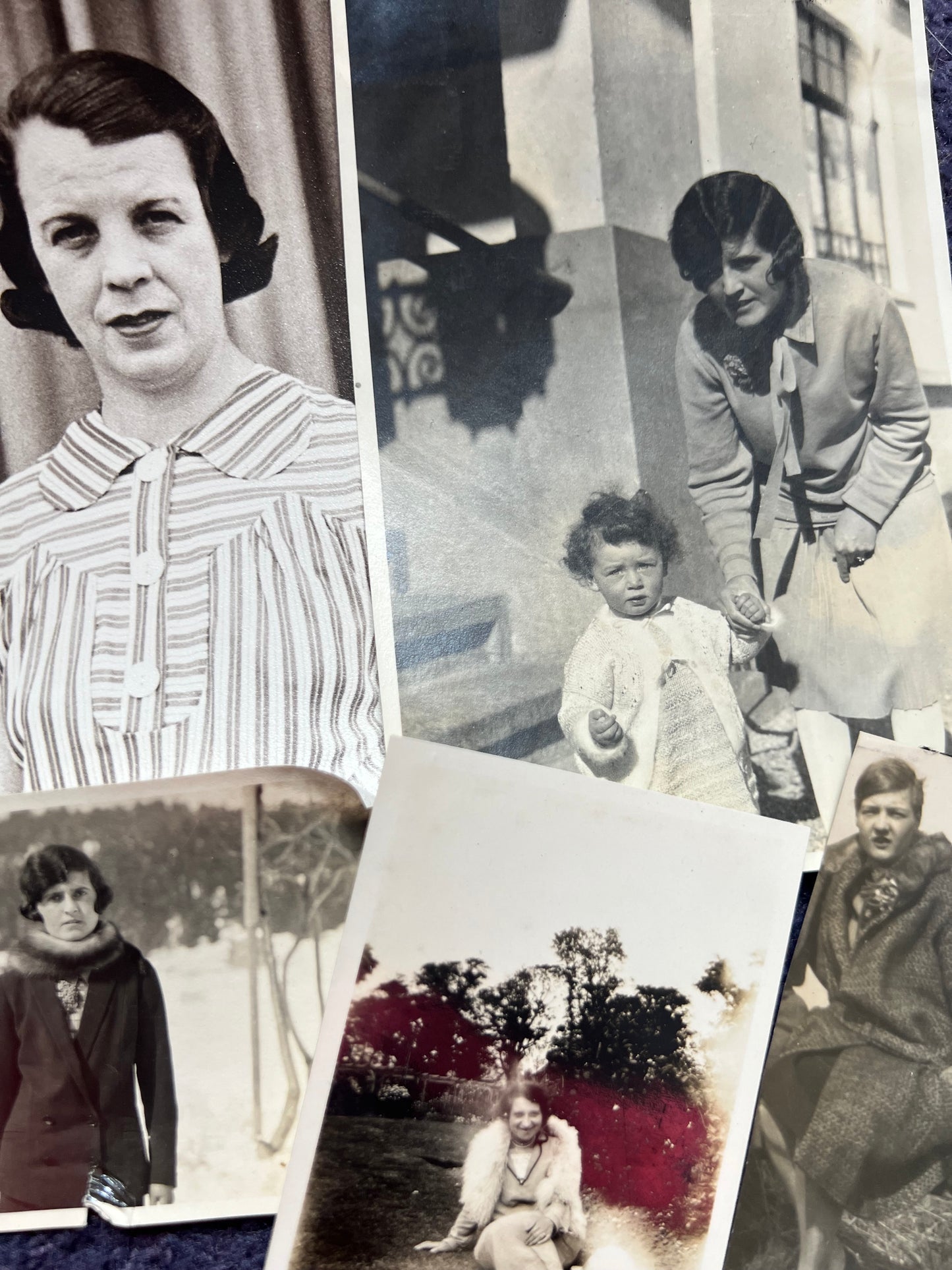 16 Photos of Women in the 1920s and 1930s  (F16)