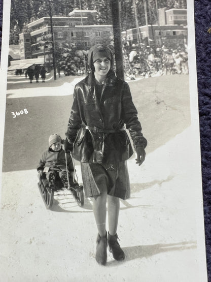 14 Photos from the 1920s-60s of Baby Controlling Equipment (F21)