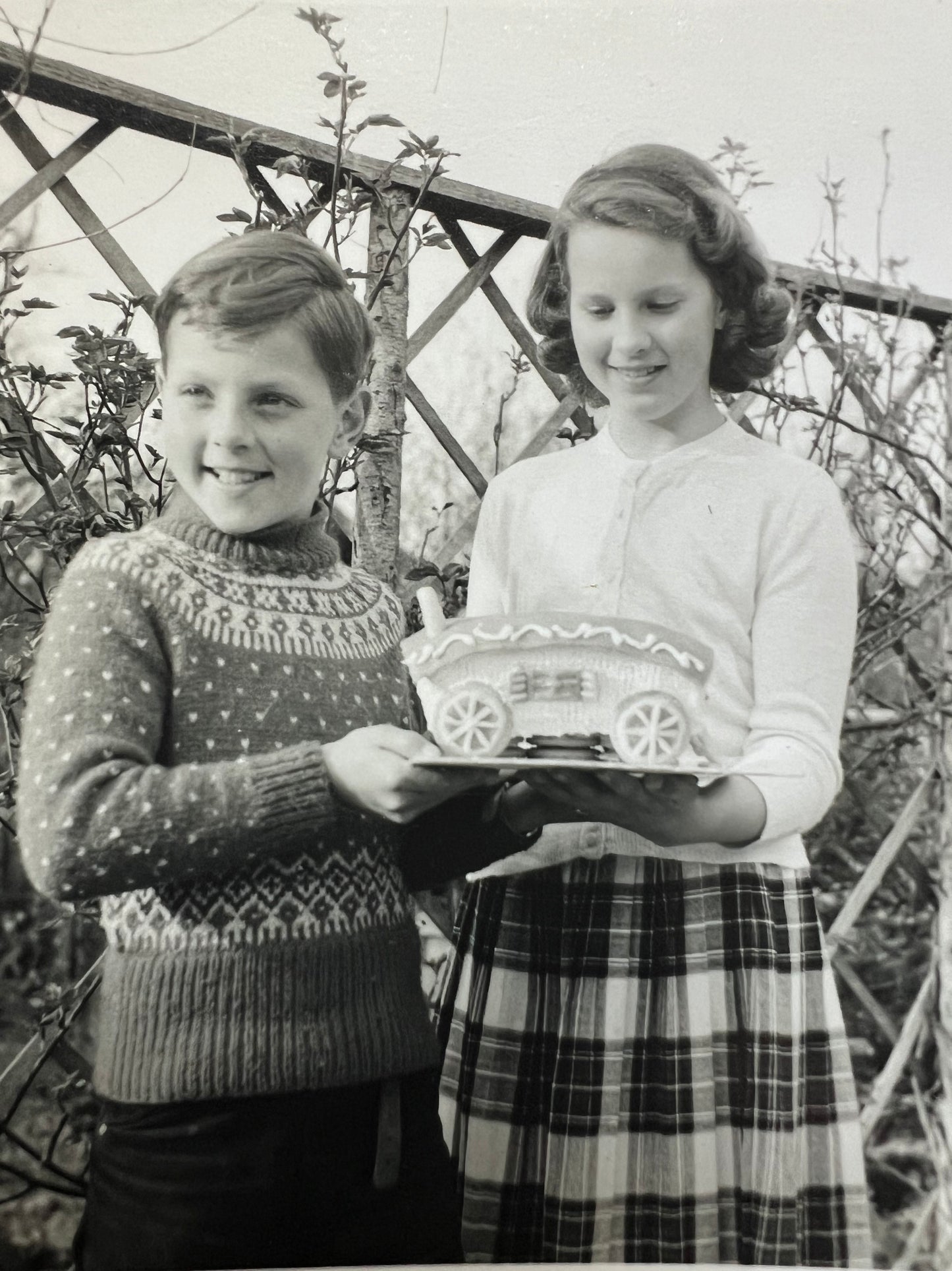 15 Old Photos from the 1920s - 70s of Siblings (F22)