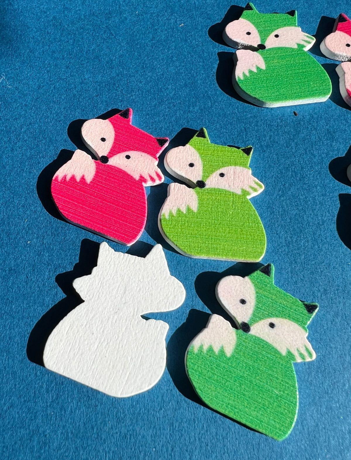12 Wooden Flat Back 3.5cm Foxes