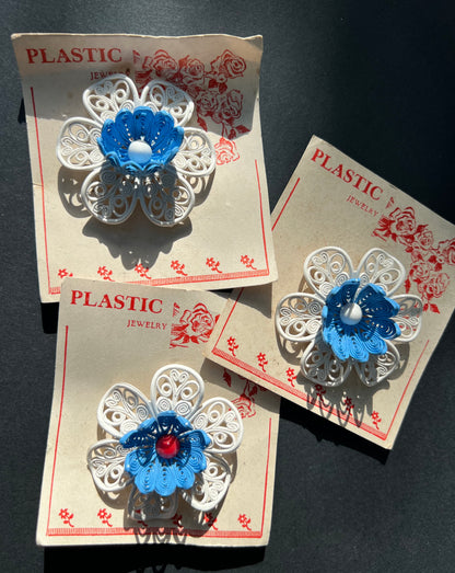 Vintage 1950s Big  Blue and White Filigree Flower Brooch