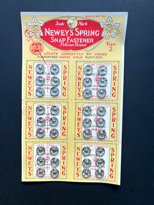 1940s Display card of 36 size 2 - 1cm Silver PRESS STUDS / SNAP FASTENERS
