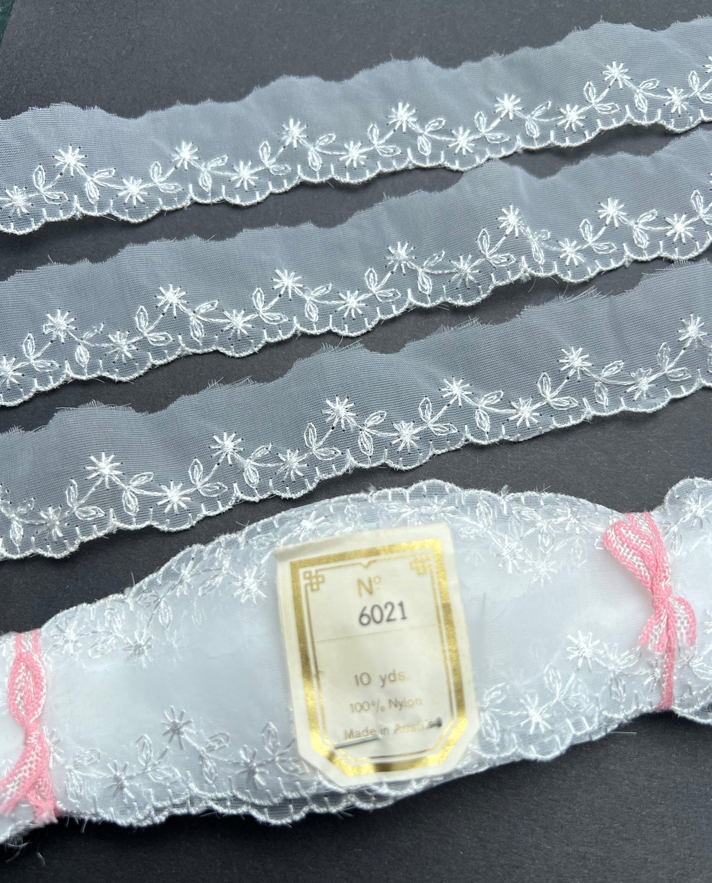 10yds Lovely Vintage Flower Garland Austrian White Trim