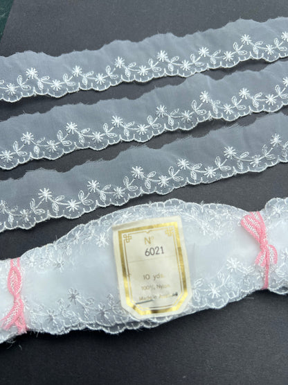 Job Lot of 7 Unused Bundles 70m of Genuine Vintage Austrian Pretty Lace Trim