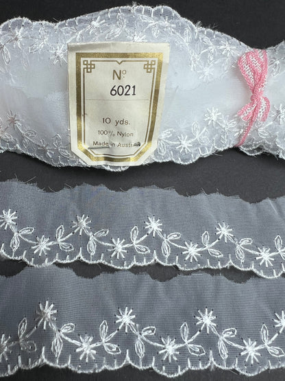 10yds Lovely Vintage Flower Garland Austrian White Trim