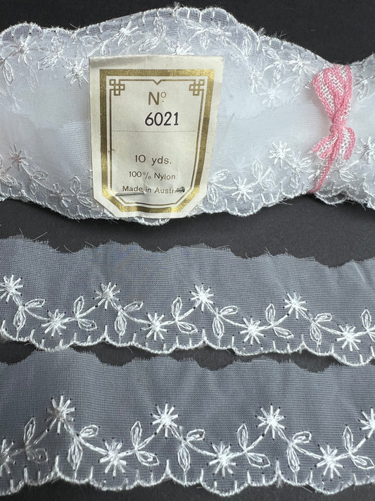 10yds Lovely Vintage Flower Garland Austrian White Trim