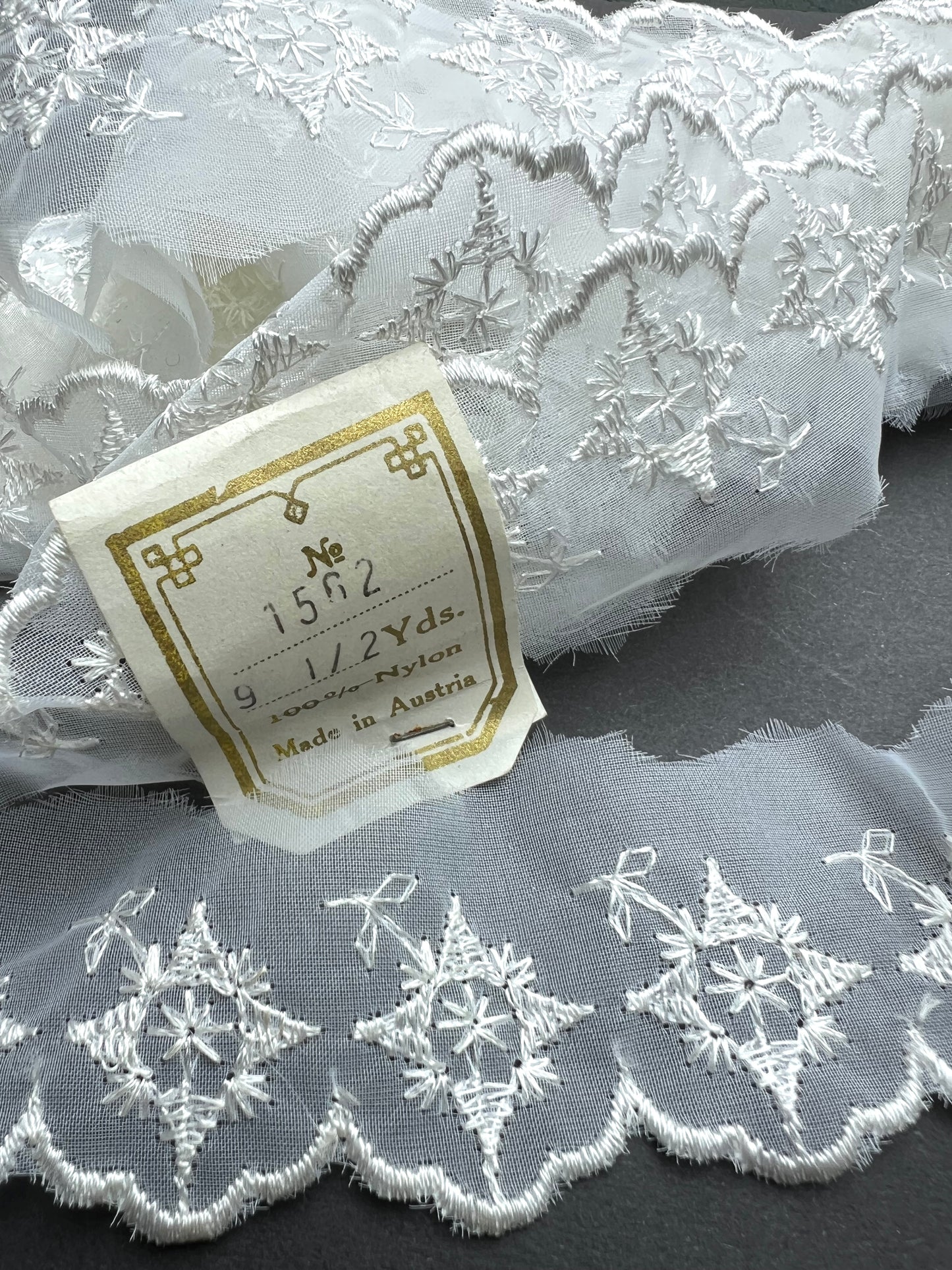9.5 Yds Snowflake Flower Vintage White Trim MADE IN AUSTRIA 3.5cm wide