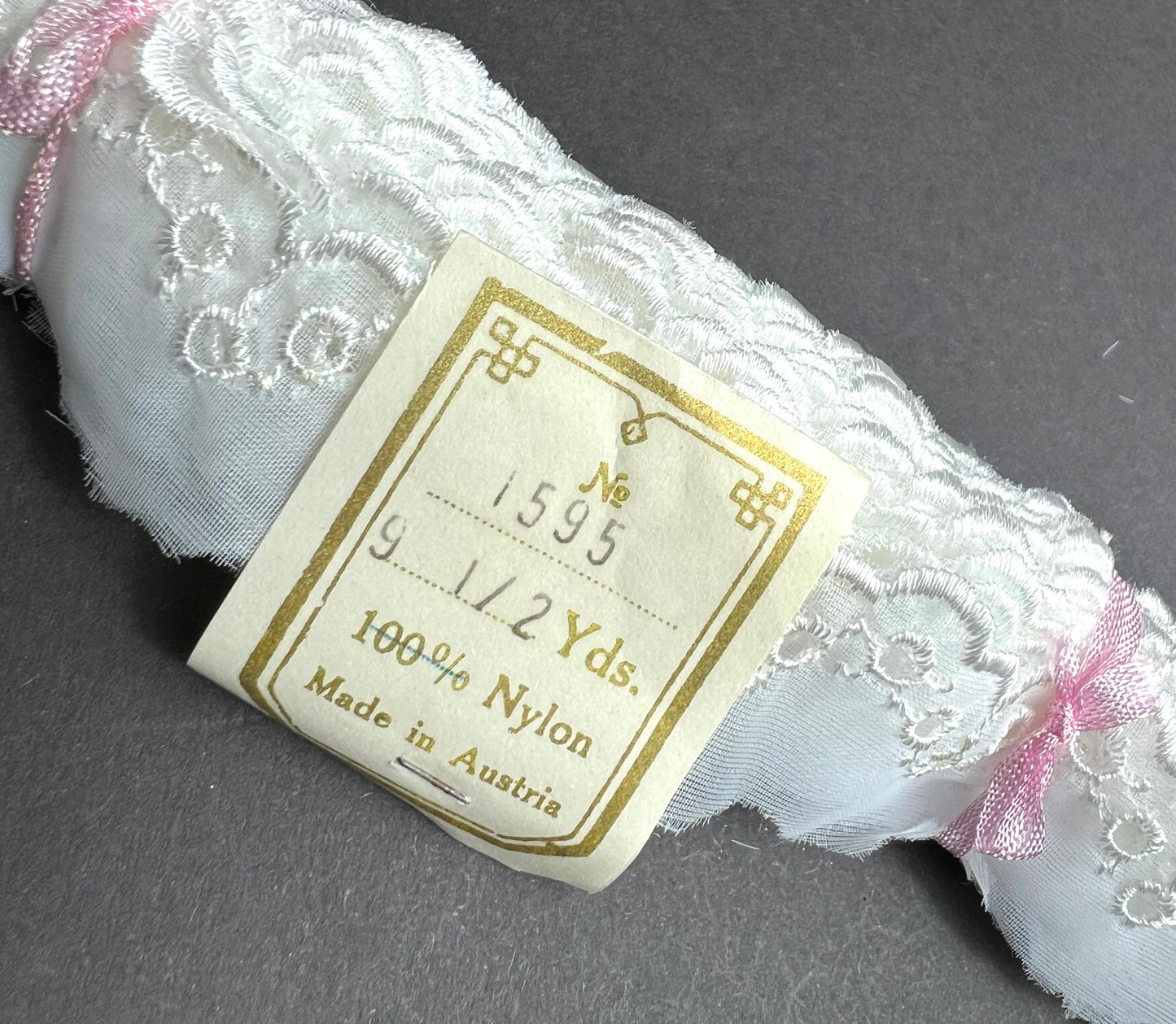Vintage MADE IN AUSTRIA 9.5yds Delicate Pretty White Trim