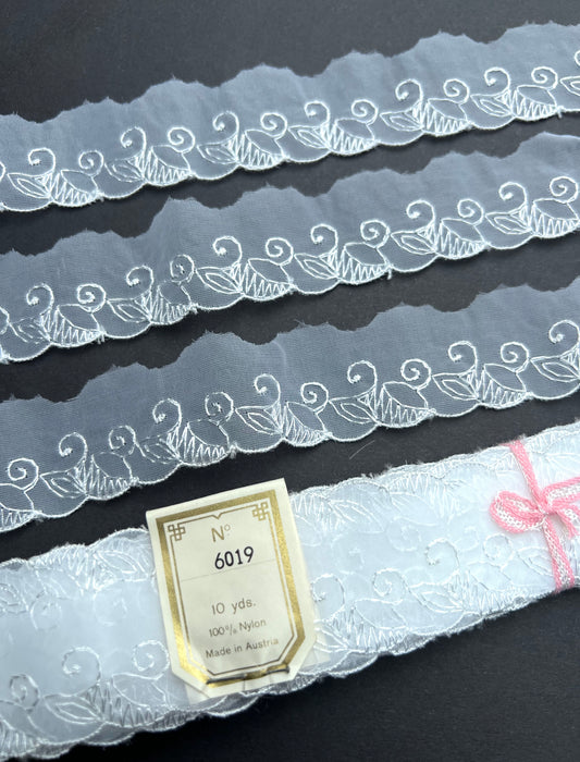 10yds Wavy Vintage Austrian Trim 3cm Leaves and Curls