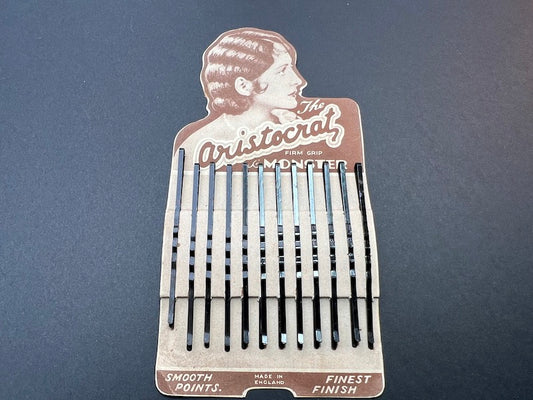 Display Card of 1920/30s ARISTOCRAT MONSTER 7cm Hair Grips Made in England