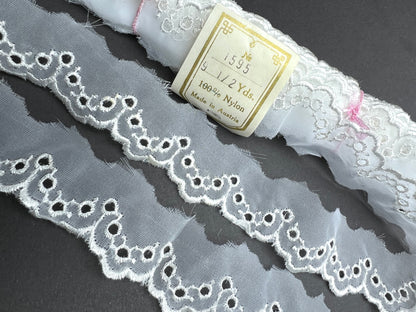 Vintage MADE IN AUSTRIA 9.5yds Delicate Pretty White Trim