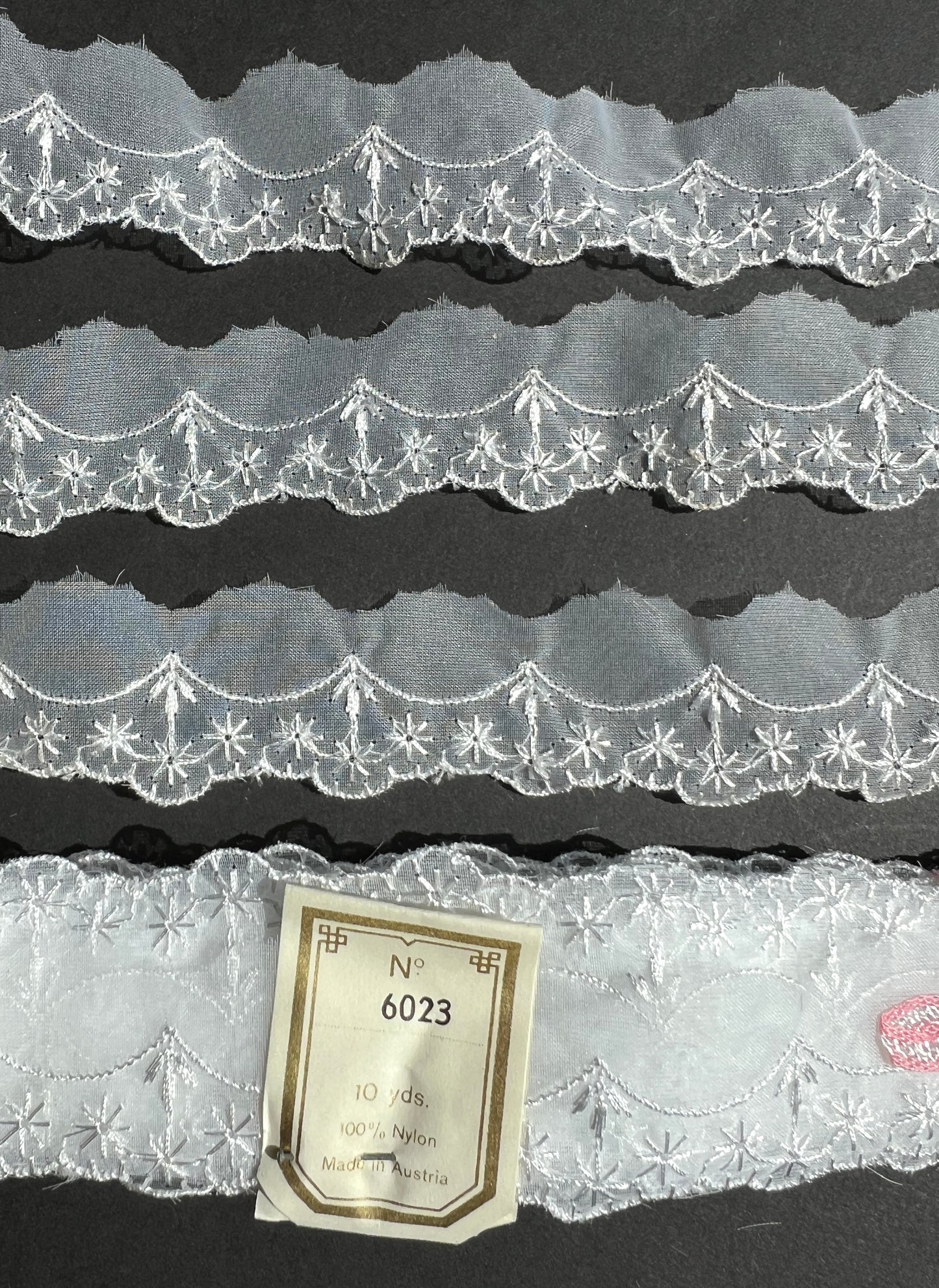 10 yds Delightful Vintage Austrian Stars + Loops Trim 3cm