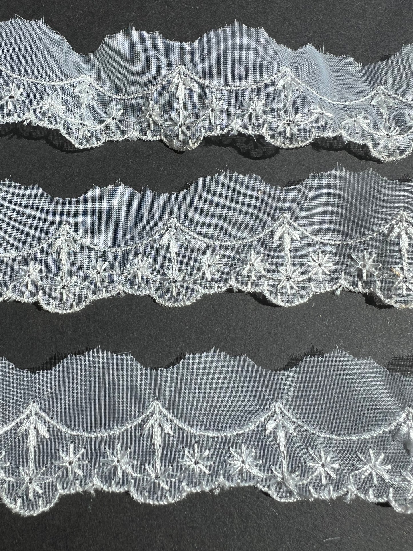 10 yds Delightful Vintage Austrian Stars + Loops Trim 3cm