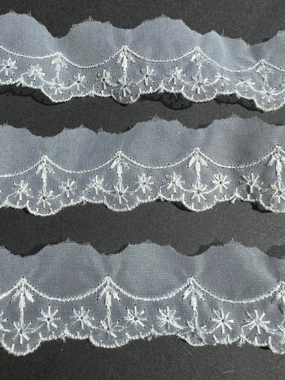 10 yds Delightful Vintage Austrian Stars + Loops Trim 3cm