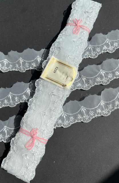 10 yds Delightful Vintage Austrian Stars + Loops Trim 3cm