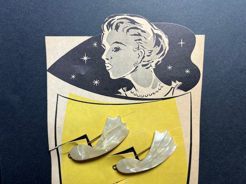 Dramatic 1950s Pearly White Lucite Shooting Star Hair clip