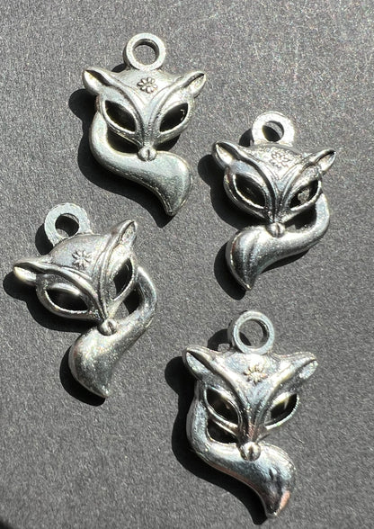 4 Slinky Little Fox Charms