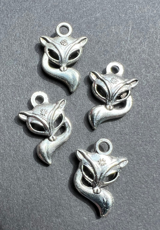 4 Slinky Little Fox Charms