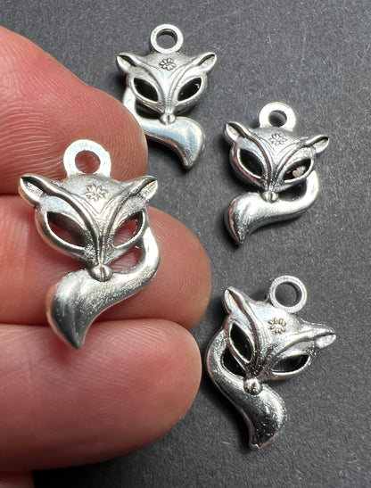 4 Slinky Little Fox Charms
