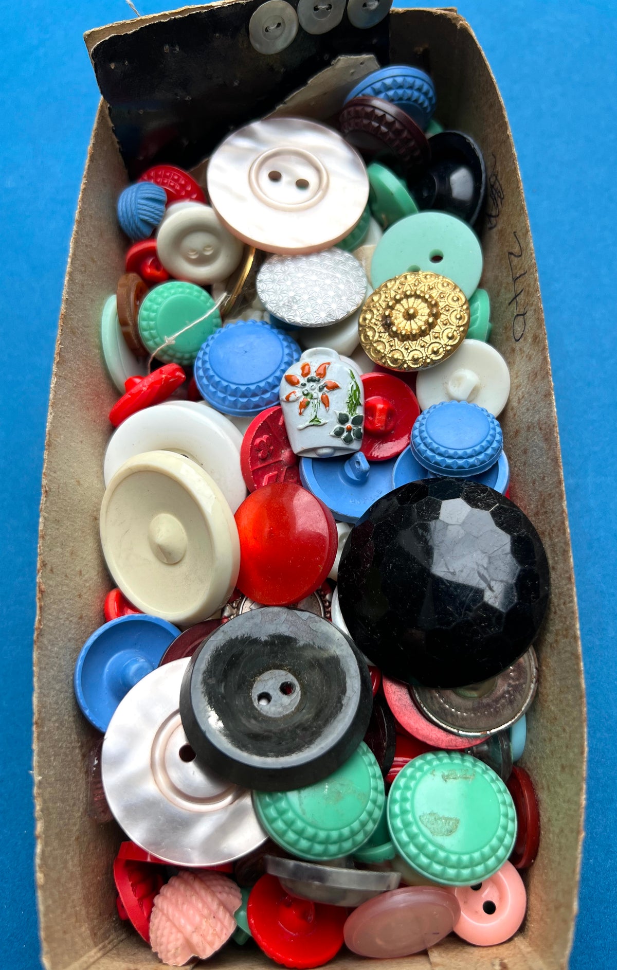 Box of 260 Slightly Grubby or Flawed Vintage Buttons.