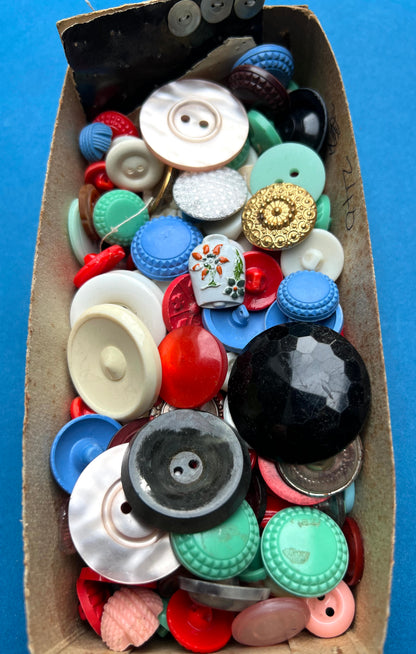 Box of 260 Slightly Grubby or Flawed Vintage Buttons.