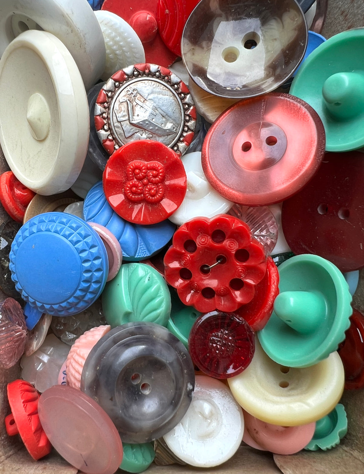 Box of 260 Slightly Grubby or Flawed Vintage Buttons.