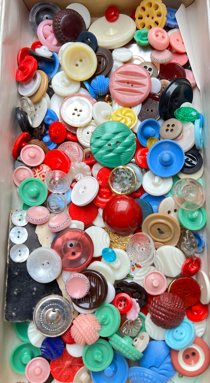 Box of 260 Slightly Grubby or Flawed Vintage Buttons.