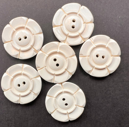 6 Satisfying White 2.2cm or 1.6cm Vintage Buttons