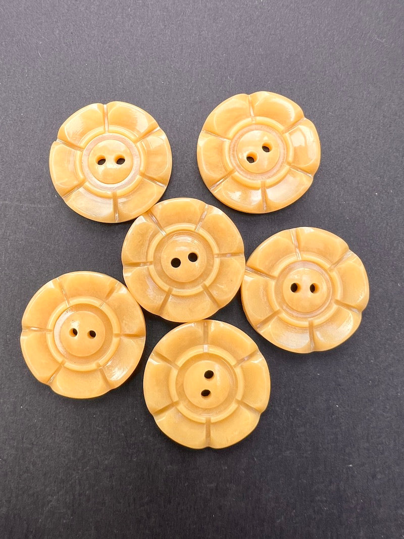 Honey Coloured 1940s  2.2cm & 1.6cm Buttons 6 loose or 24 on Sheet