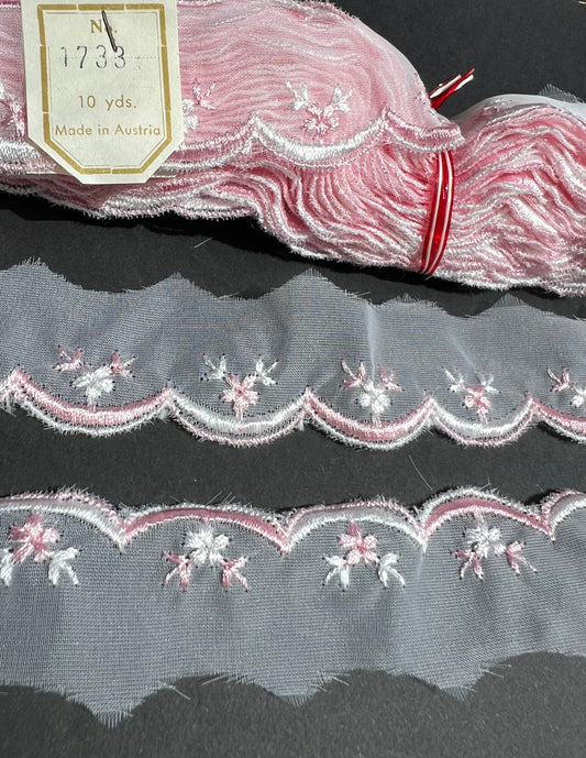 10yds Unusual Pink + White Flowers Vintage  Austrian Trim - 3cm wide