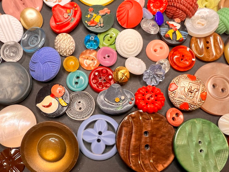 Lovely Job Lot of 100 Different Vintage Buttons