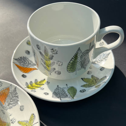 Mid Century BROADHURST  Kathy Winkle Palma Nova Design 2 Cups + Saucers and 3 Plates