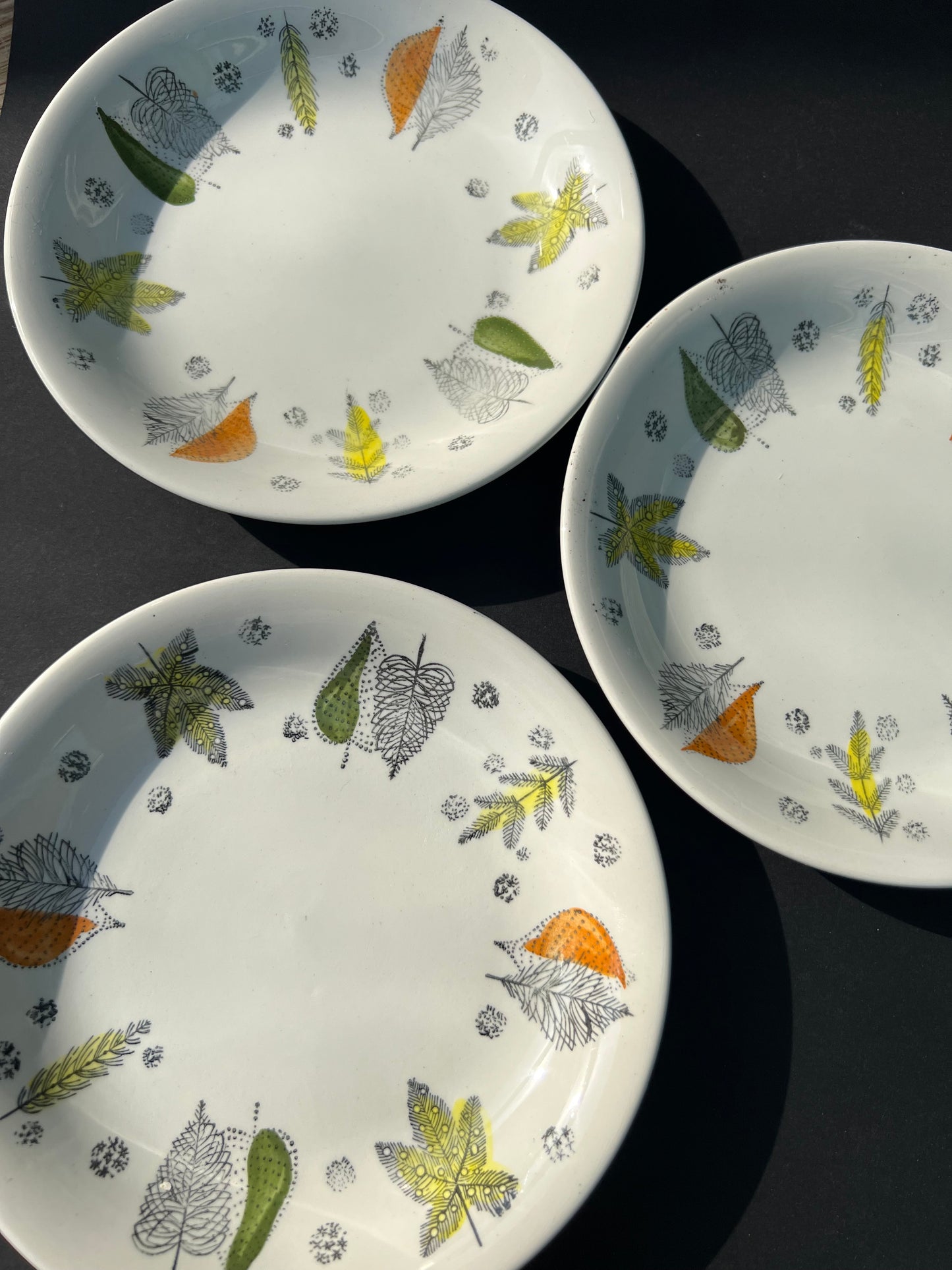Mid Century BROADHURST  Kathy Winkle Palma Nova Design 2 Cups + Saucers and 3 Plates
