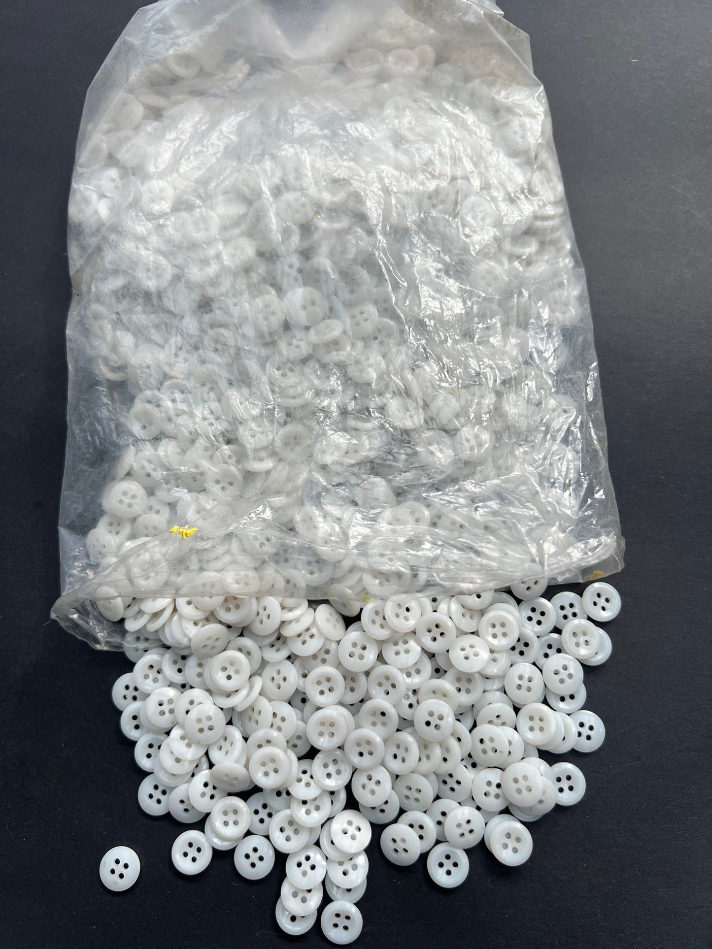 370g (Approx 1500) of Vintage 1cm Simple White Glass Buttons