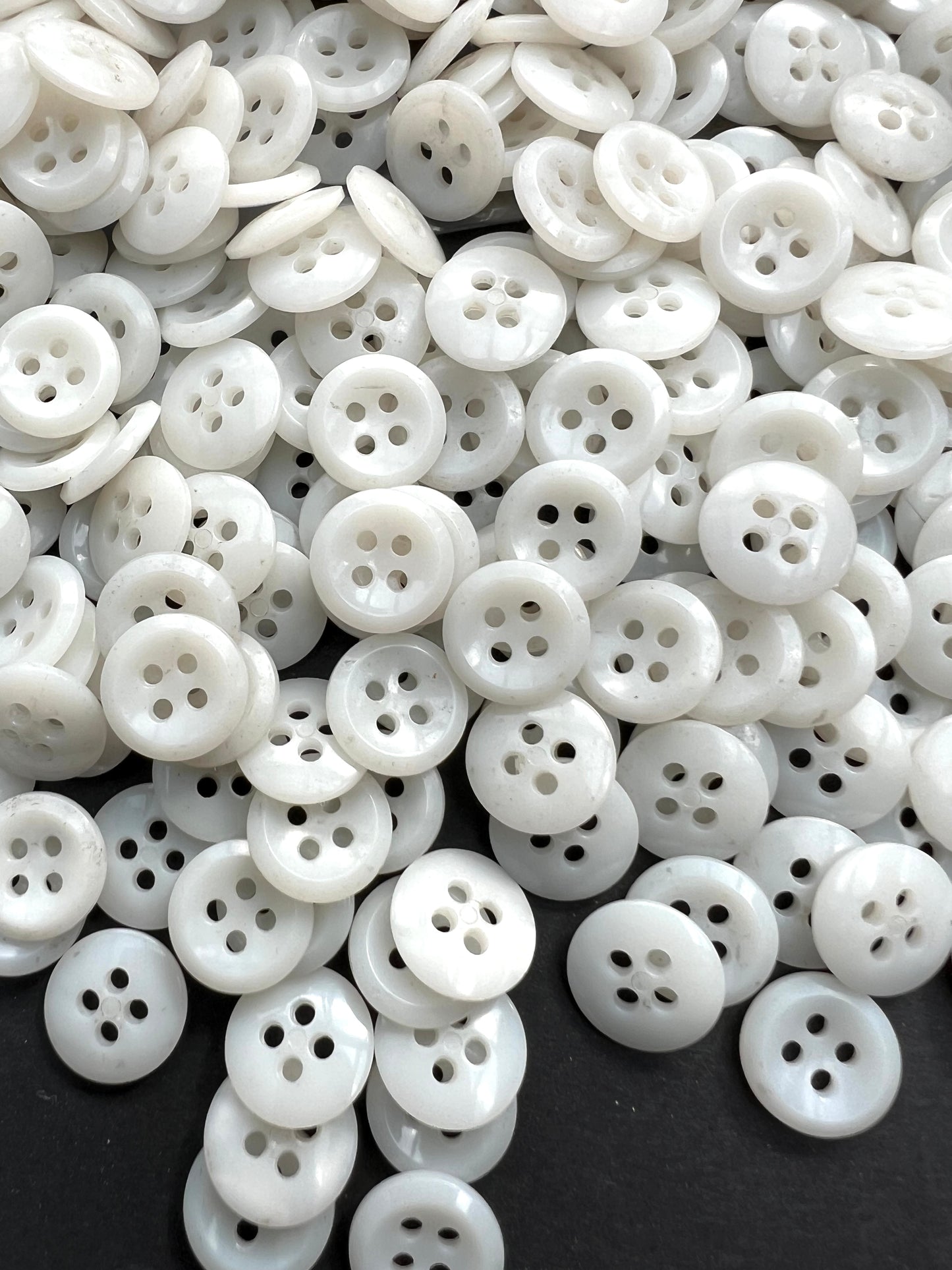 370g (Approx 1500) of Vintage 1cm Simple White Glass Buttons
