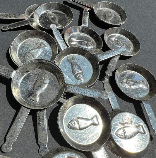 25 Vintage Tin Frying Pans..with Fish - a bit tarnished or scratched