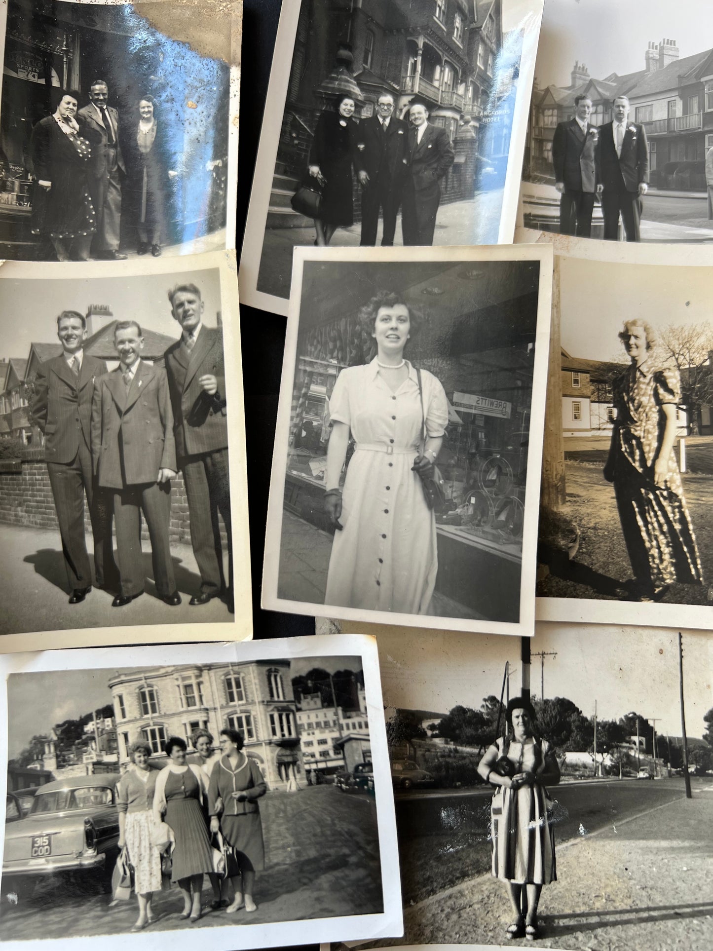 12 Old Photos of People on The Street (F39)