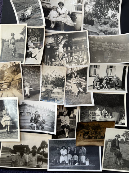 20 Old Photos of People Sitting on Benches 1920s - 50s (F57)