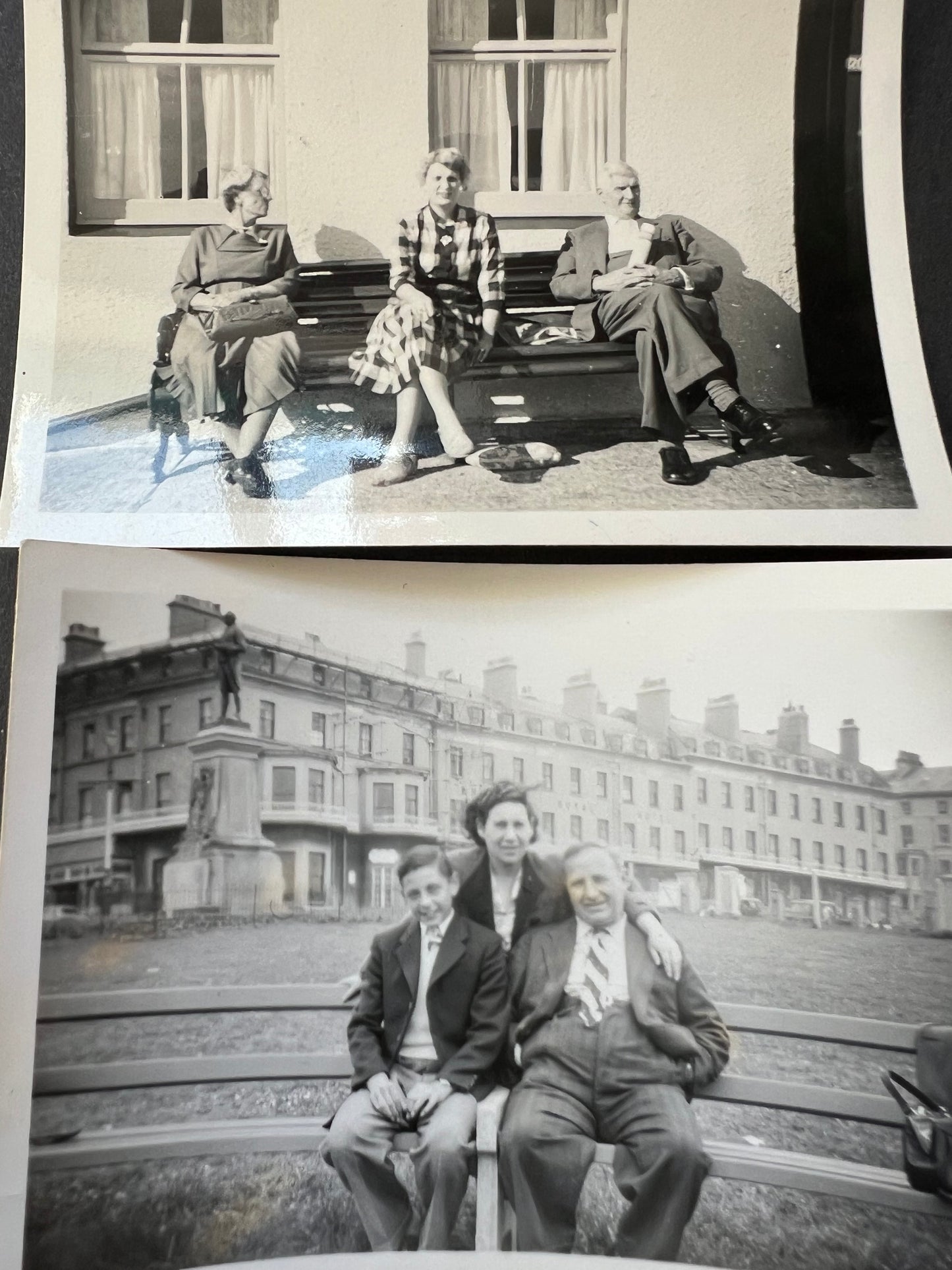 20 Old Photos of People Sitting on Benches 1920s - 50s (F57)