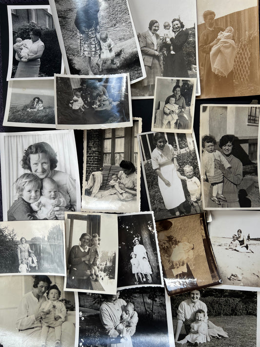 19 Old Photos 1920s - 50s  of Mothers and Babies (F41)
