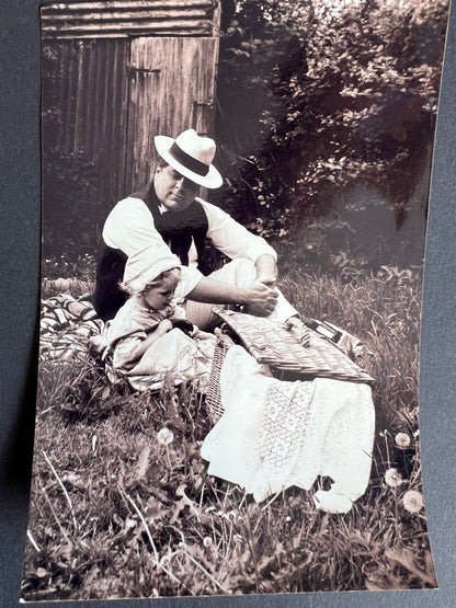 11 Old Photos 1920s - 50s  of Picnics (F45)