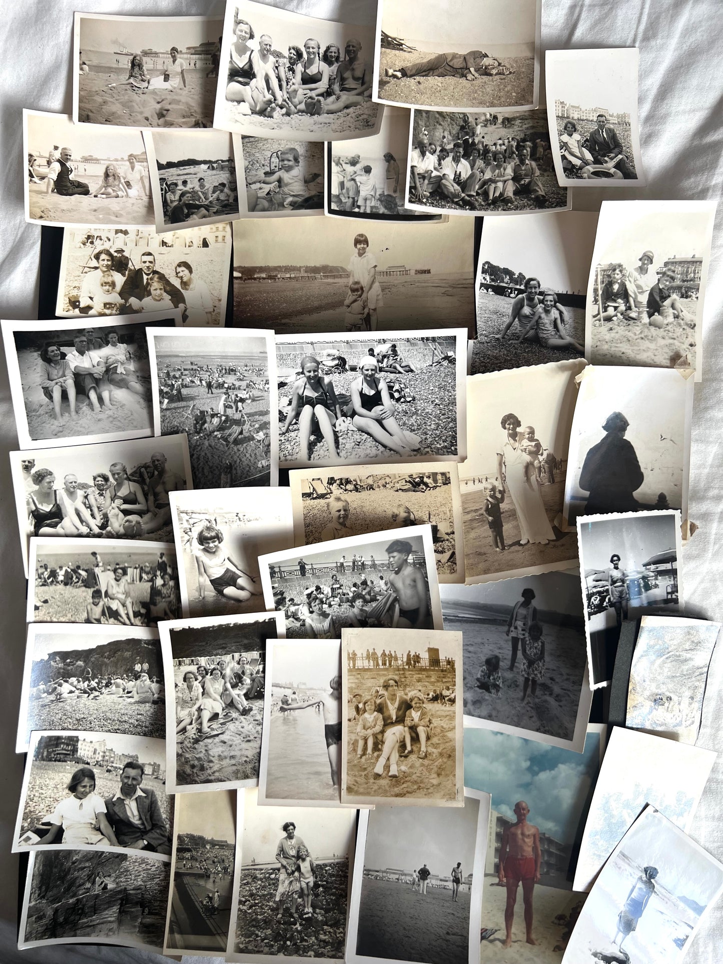 38 Old Photos 1920s -70s of Days at The Seaside (F53)