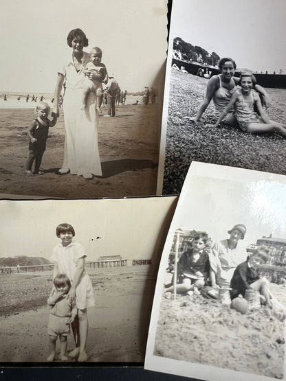 38 Old Photos 1920s -70s of Days at The Seaside (F53)