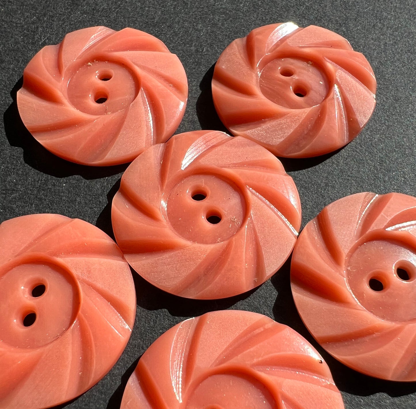 6 Swirly 2.2cm Coral Pink Vintage Buttons