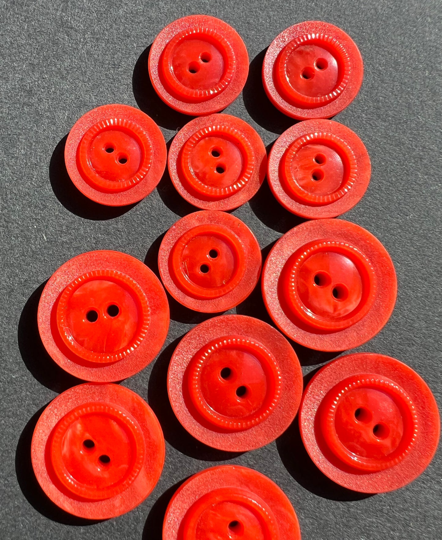 6 Jolly Red Vintage 2.2cm or 1.7cm Buttons